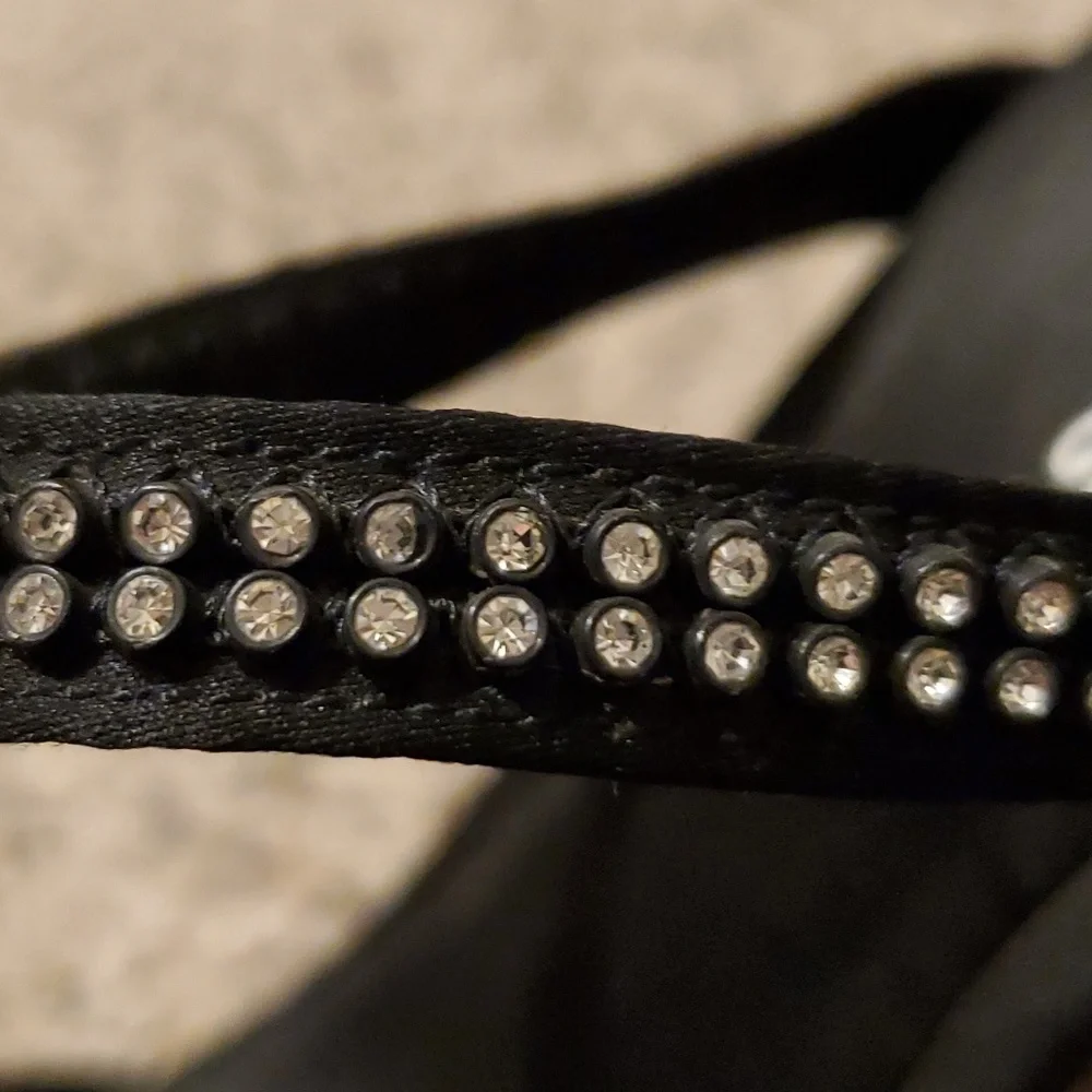 Chills bling black